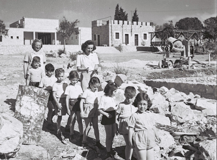 ילדים בכפר עציון, כשנה לפני האירוע. צילום: זולטן קלוגר לע''מ 