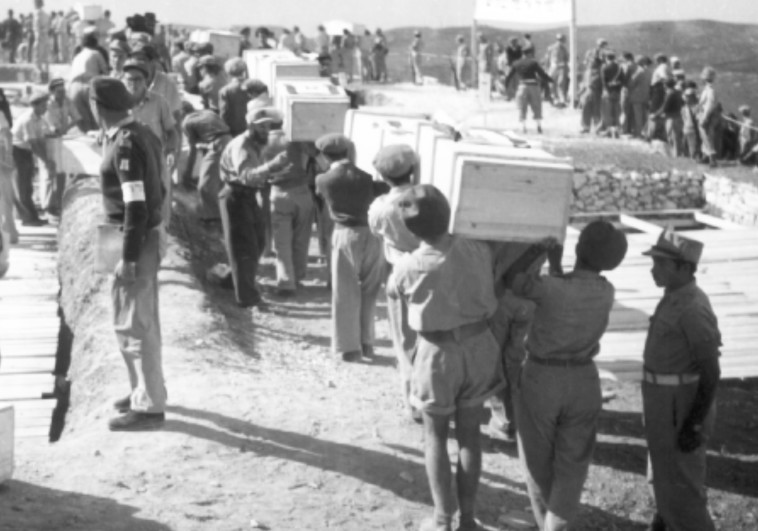 הלווית ההרוגים. צילום: אוצר תמונות הפלמ&quot;ח