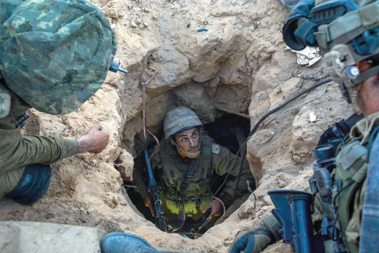 חשיפת מנהרה בצוק איתן. צילום: דובר צה"ל חשיפת מנהרה בצוק איתן. צילום: דובר צה"ל