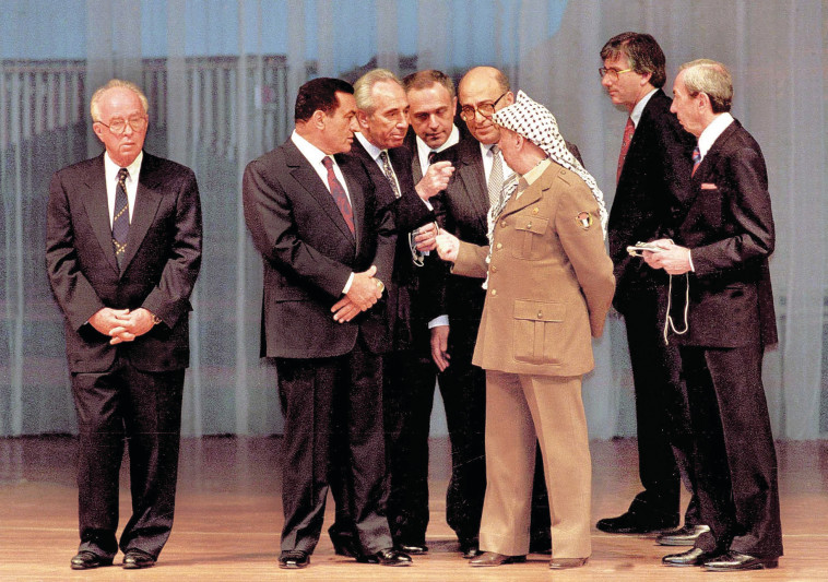 פרס ומובארק זועמים על ערפאת. צילום: ראובן קסטרו