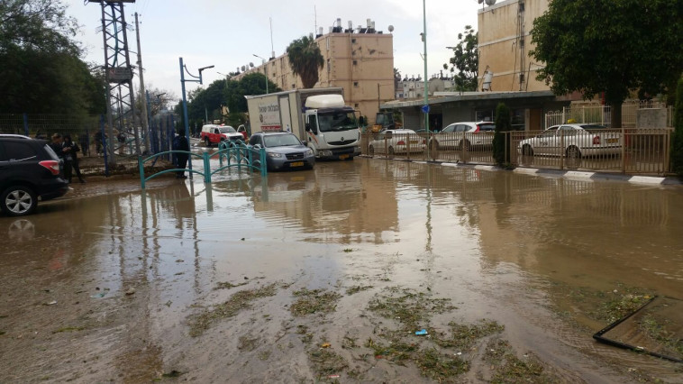 הצפות בדימונה. צילום: שלום זרח &quot;השבוע החדש&quot; דימונה