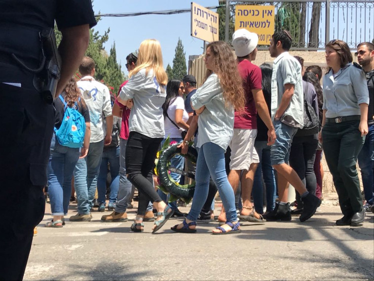 אלפים הגיעו להיפרד מגלי בללי ז&quot;ל. צילום: אבשלום ששוני