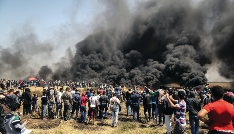 מחאה בגבול הרפואה. צילו: AFP מחאה בגבול הרצועה. צילום: AFP