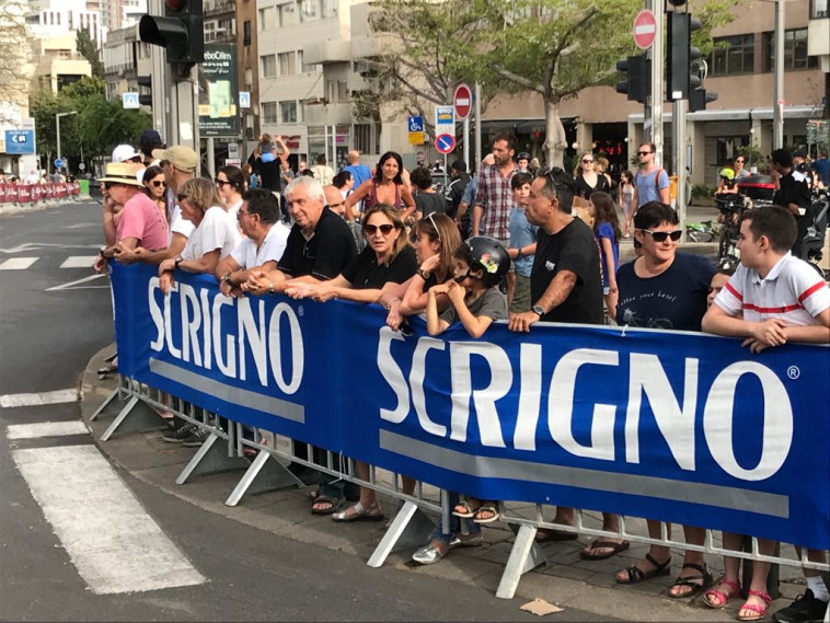 ממתינים לרוכבים בת"א. צילום: אבשלום ששוני ממתינים לרוכבים בת"א. צילום: אבשלום ששוני