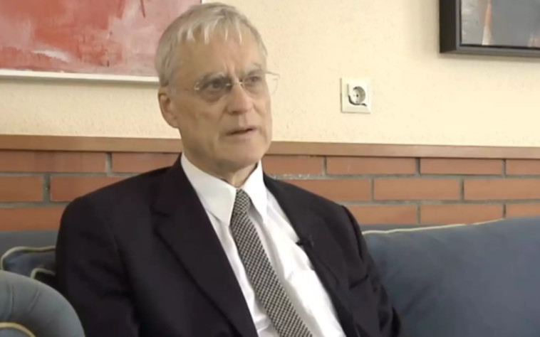 חשב שאשתו יודעת איפה הוא. כריסטוף צ'מלי