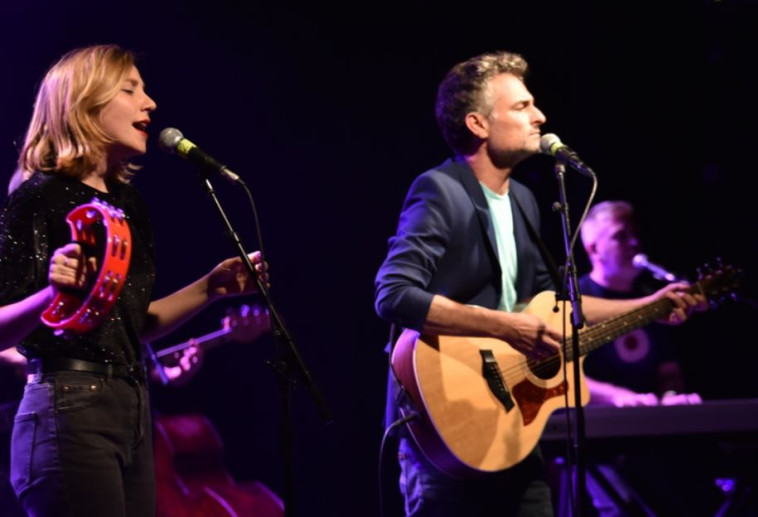 נתנו עוד שוט של ויסקי. מאור כהן עם דורון טלמון. צילום: בלוג יובל אראל