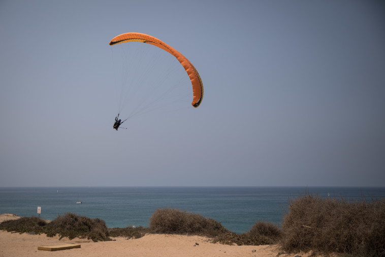 מצנח ממנוע. צילום: הדס פרוש, פלאש 90 מצנח ממנוע. צילום: הדס פרוש, פלאש 90