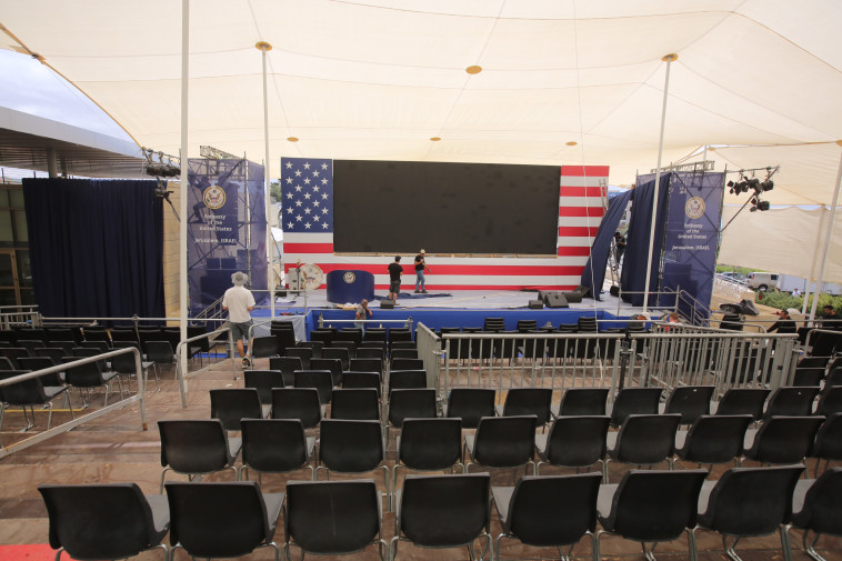 סידורים אחרונים בירושלים. צילום: מרק ישראל סלם