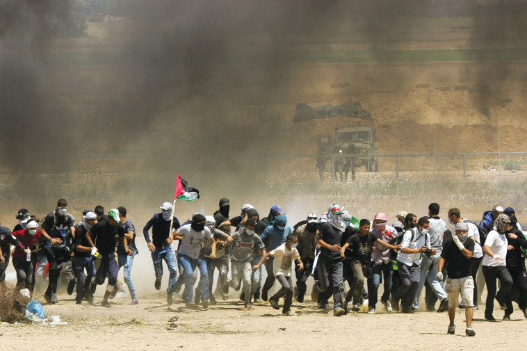 הפגנות בגבול הרצועה. צילום: עבד רחים כתיב, פלאש 90