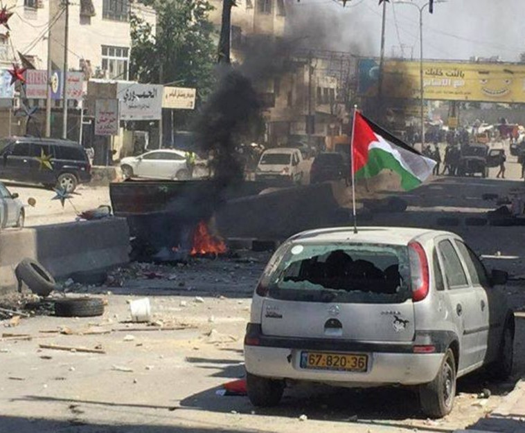 מהומות במחסום קלנדיה. צילום: רשתות ערביות