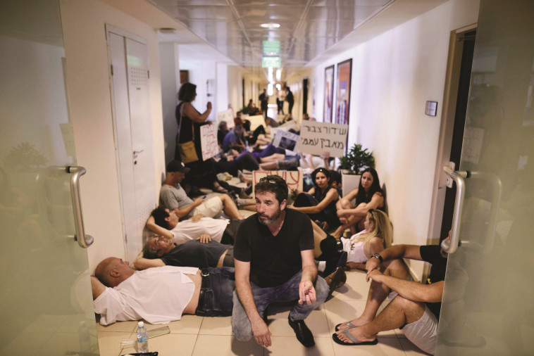 הפגנה ברשות השידור. צילום: תומר נויברג, פלאש 90 