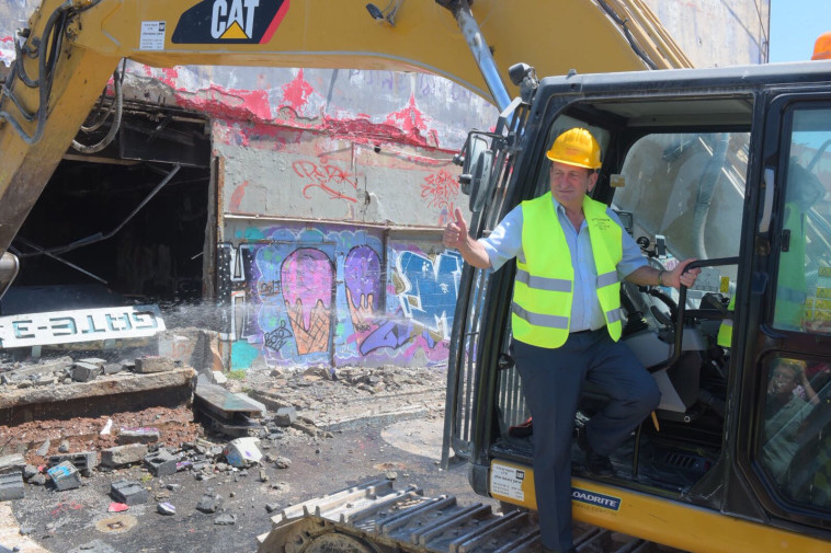 גם חולדאי הגיע. צילום: אבשלום ששוני