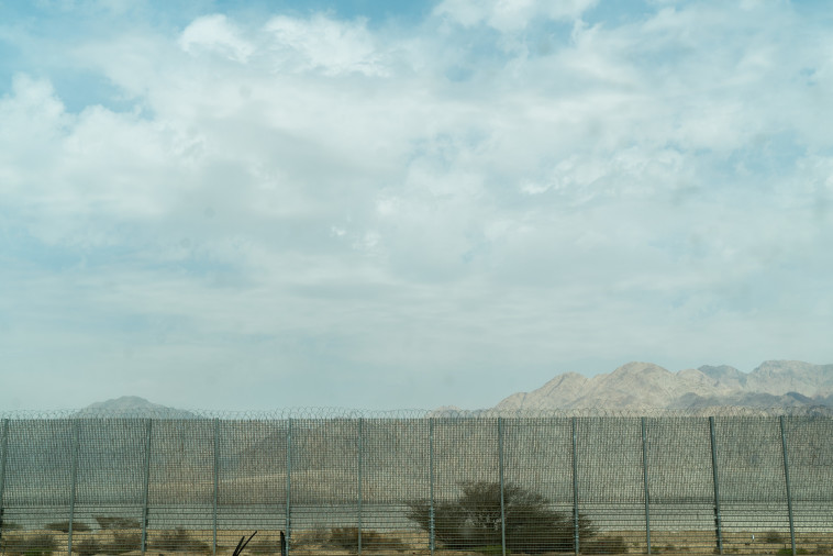 הגדר סביב שדה התעופה. צילום: דו&quot;צ