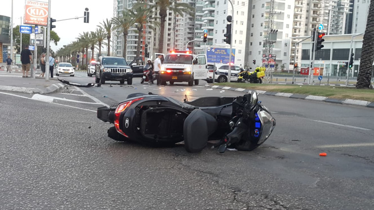 זירת התאונה בחולון. צילום: תיעוד מבצעי מד&quot;א