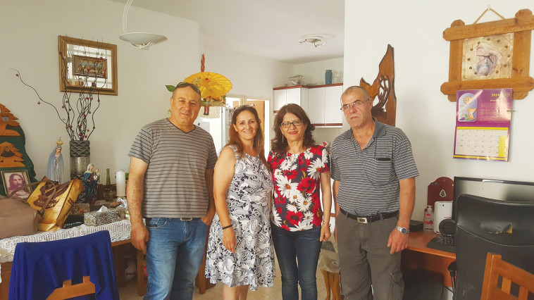 משמאל לימין: רמון מראד, אתי צור, הלן נאסר ניקולא חדאד. ללא קרדיט 