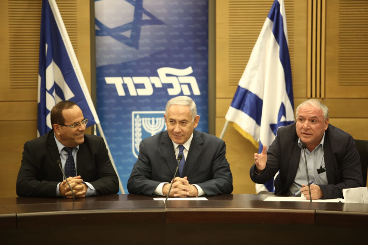 &quot;זה הכל פוליטיקה&quot;. נתניהו עם קרא. צילום: הלל מאיר/TPS 