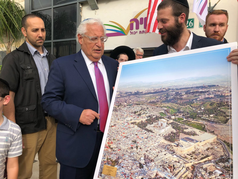 השגריר פרידמן והתמונה הפרובוקטיבית. צילום: ישראל כהן, כיכר השבת