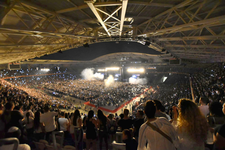 אצטדיון סמי עופר בהופעה של עומר אדם. צילום: אלדד אלוני