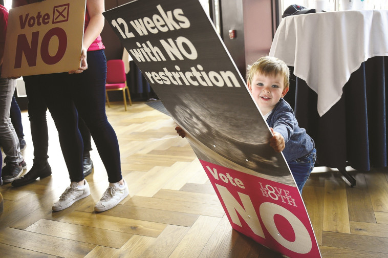 המתנגדים לשינוי החוק. צילום: רויטרס