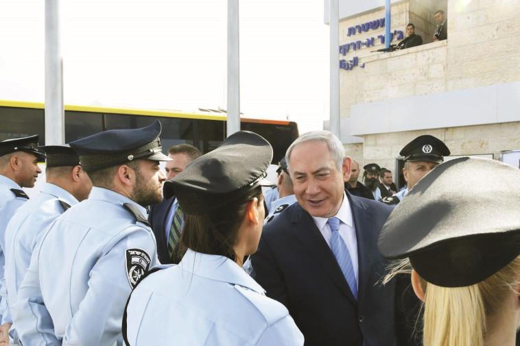 ידיה של המשטרה מלאות עבודה. פתיחת תחנה חדשה בג'סר א־זרקא, נובמבר 2017. צילום: קובי גדעון, לע&quot;מ