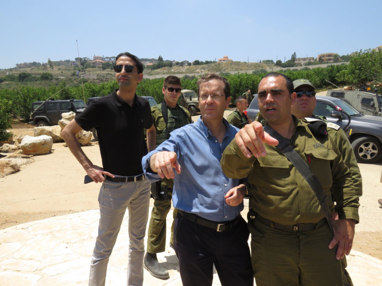 יצחק הרצוג ואייל שויקי בגבול הצפון