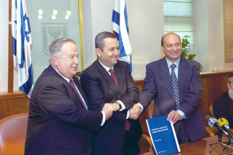 אבי בן בסט, שיגעון לאור עם ברק ושוחט, כמנכ&quot;ל משרד האוצר ב־2001. צלם : עמוס בן גרשום, לע&quot;מ 