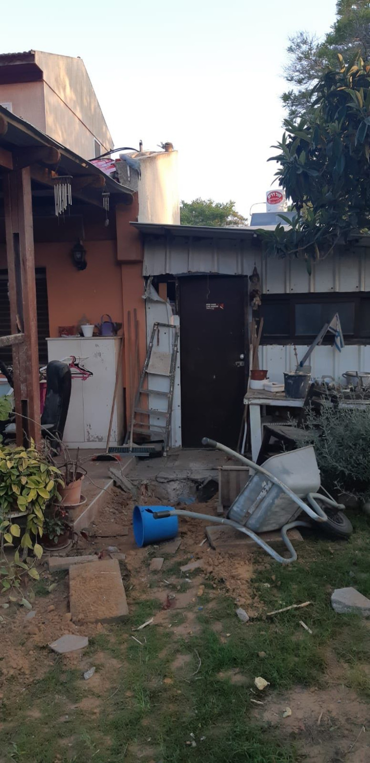 המחסן שנפגע בעוטף עזה. צילום: דוברות מועצה אזורית אשכול