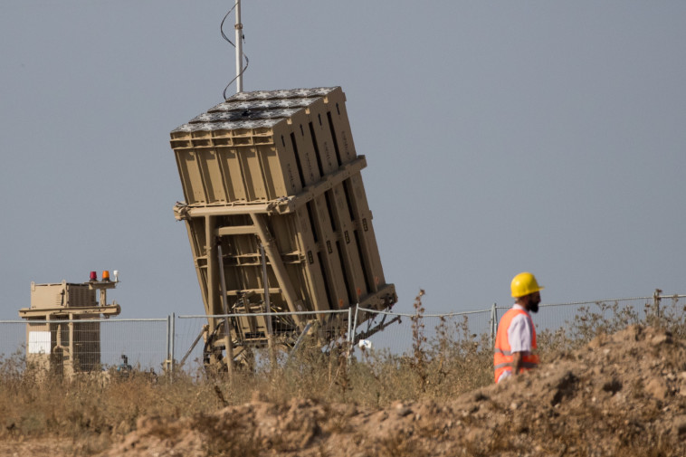לא הפיתרון הנכון.  סוללת כיפת ברזל בעוטף עזה. צילום: יונתן זינדל, פלאש 90 
