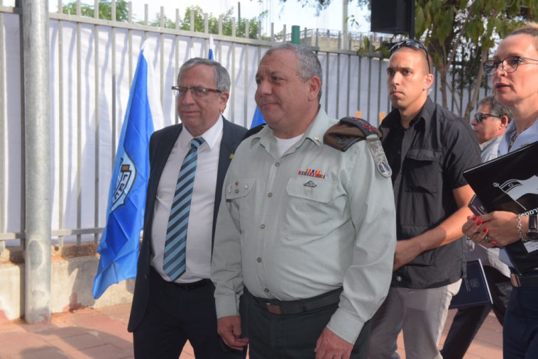 קורבן לפוליטיזציה. גדי איזנקוט, צילום: אבשלום ששוני קורבן לפוליטיזציה. גדי איזנקוט, צילום: אבשלום ששוני