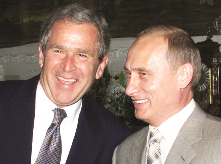  בוש טען כי פוטין &ldquo;ישיר וראוי לאמון&quot;. פגישת הפסגה ב־2001. צילום: רויטרס