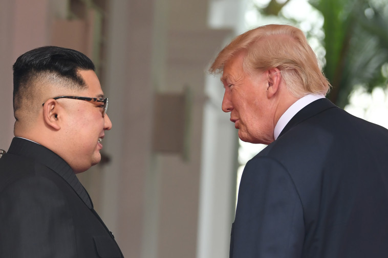 מפגש פסגה היסטורי. צילום: AFP מפגש פסגה היסטורי. צילום: AFP