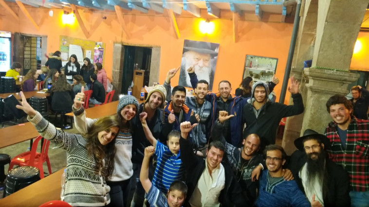 המשלחת בבית חב"ד. קרדיט: בית חב"ד, קוסקו 