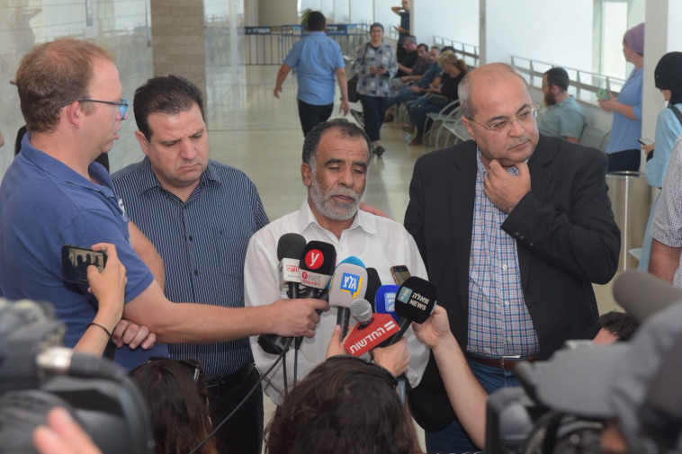 אחמד טיבי, חוסין דוואבשה ואיימן עודה בבית המשפט בלוד, צילום: אבשלום ששוני