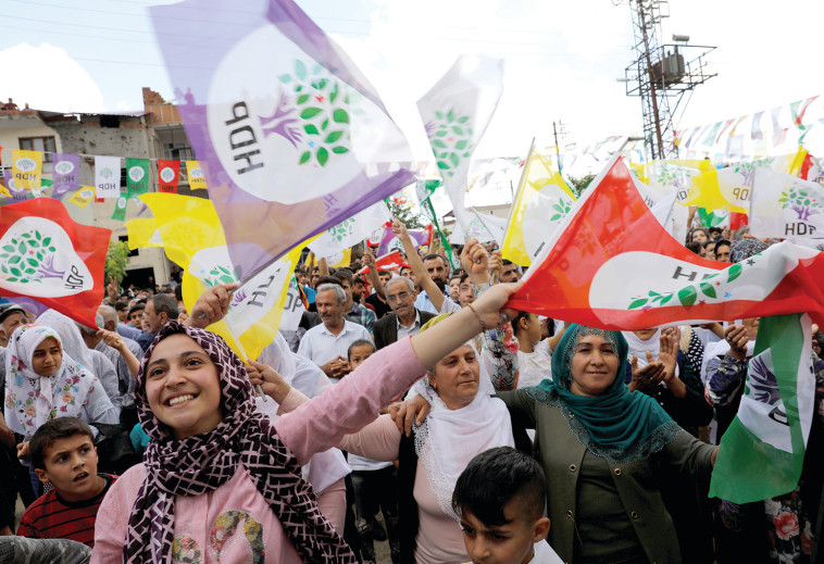 תומכי המפלגה הפרו כורדית. צילום: רויטרס