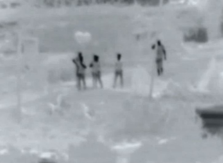 שיגור בלוני נפץ על ידי החמאס. צילום: דובר צה&quot;ל