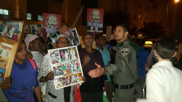 הפגנת יוצאי אתיופיה מול ביתו של השר דרעי. צילום: מטה המאבק למען יהודי אתיופיה 