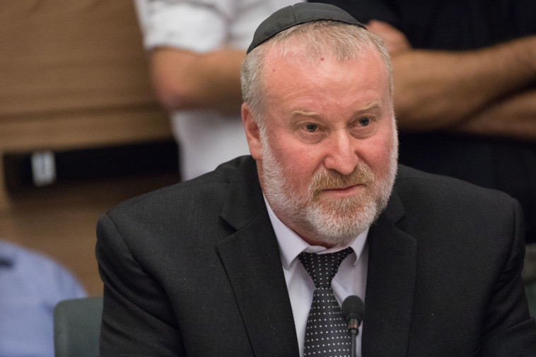"לא יודע אם הוא סתם חלש אופי או שהוא נסחט". מנדלבליט. צילום: יונתן זינדל, פלאש 90 "לא יודע אם הוא סתם חלש אופי או שהוא נסחט". מנדלבליט. צילום: יונתן זינדל, פלאש 90