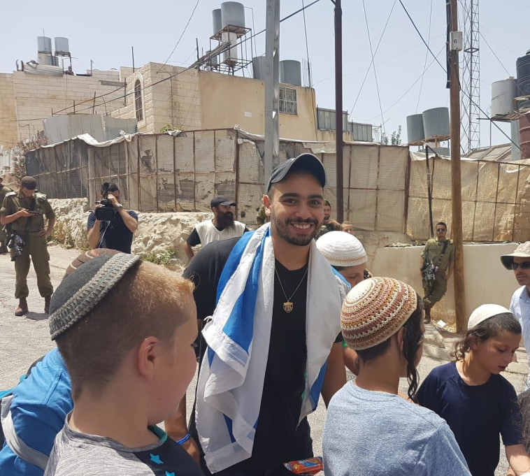 &quot;המחבלים בקבר ואתה כאן&quot;. אזריה בחברון. צילום - ציפי שליסל/TPS