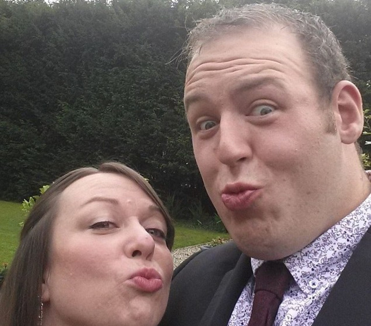 כשבוע לאחר החתונה אלן נפטר באורח פתאומי ללא כל סימני אזהרה. אלן ואיימי