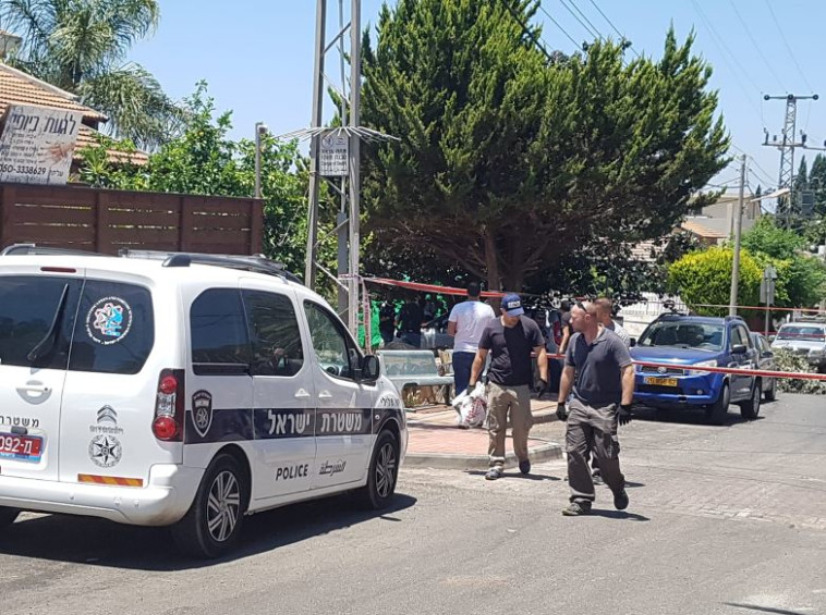זירת מציאת הגופה בתל מונד. צילום: דוברות המשטרה