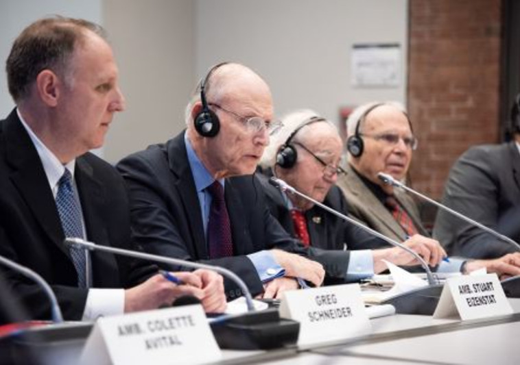 חברי הועידה במשא ומתן. צילום: ועידת התביעות