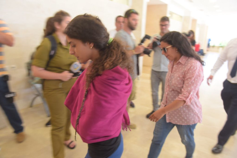 בנותיה של אופירה חיים בית המשפט. צילום: אבשלום ששוני