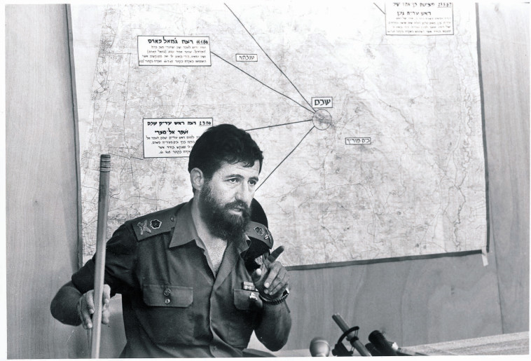 מצנע כאלוף פיקוד מרכז. &quot;היו הרבה רגעים קשים במלחמות&quot;. צילום: דובר צה&quot;ל