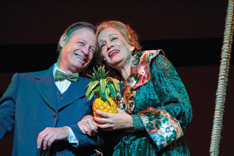 מיקי קם בהצגה &quot;קברט&quot;. צלם : תיאטרון הקאמרי 