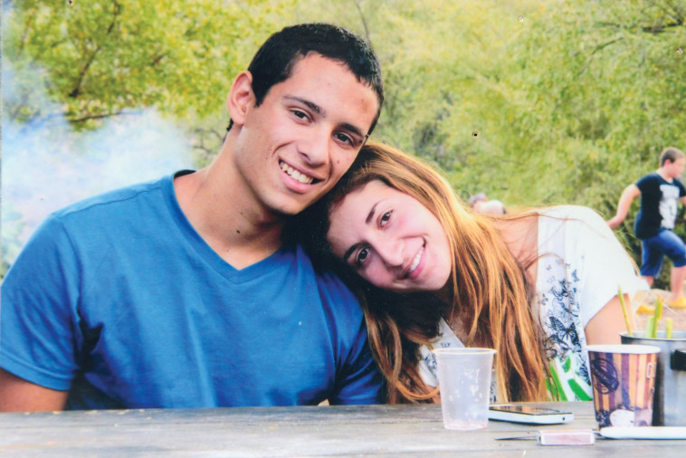 &quot;המשפחה שלו ראשונה לדעת על כל דבר, גם כשהיה לי בן זוג. הם שמחו בשבילי&quot;. ריימונד ז&quot;ל ומרקיאר. צילום רפרודוקציה: מאיר וקנין, סוכנות ג'יני 