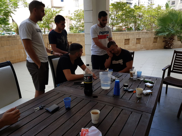 חבריו של אביב לוי. צילום: אלון חכמון