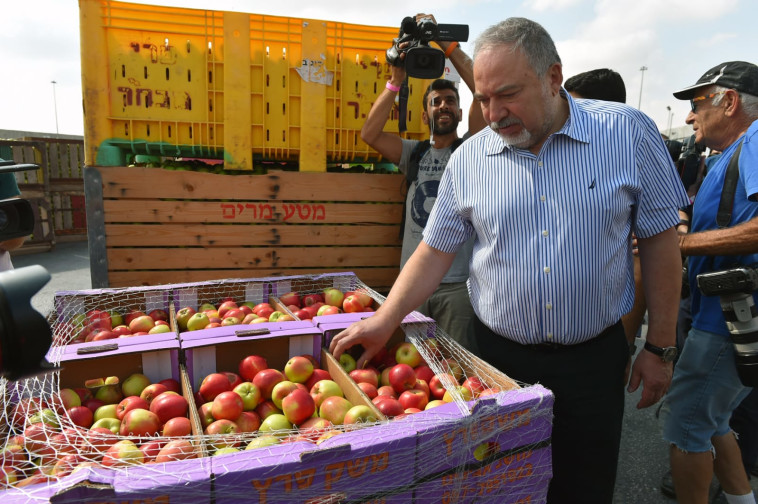 שר הביטחון בסיור בדרום. צילום: אריאל חרמוני, משרד הביטחון