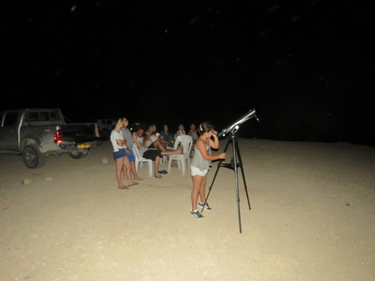 צפייה בליקוי ירח מחניון לילה הר יהורם בהרי אילת. צילום: עודד סהר, רשות הטבע והגנים 