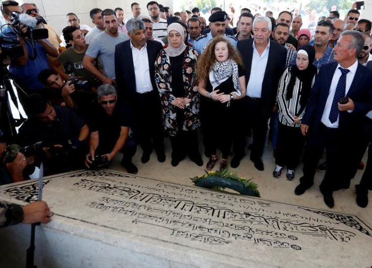 תמימי בקבר ערפאת. צילום: רויטרס תמימי בקבר ערפאת. צילום: רויטרס