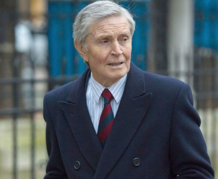 הבעל, יו אוונס. צילום מסך